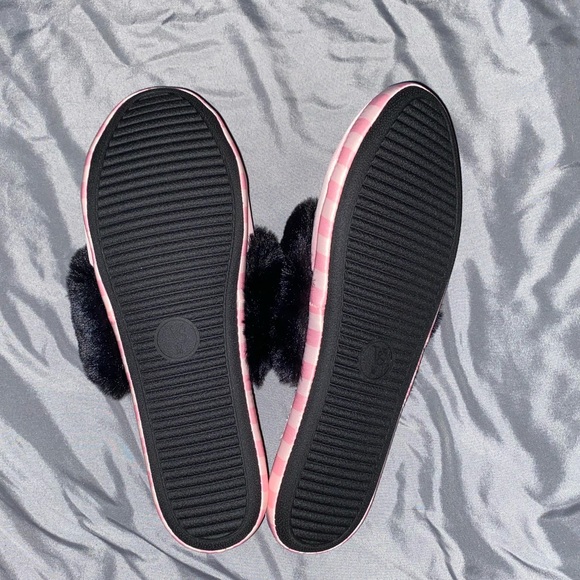 NWT Victoria’s Secret Slippers - Picture 3 of 5